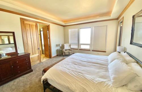 Pocatello House | Luxury home w a View- biking and hiking near