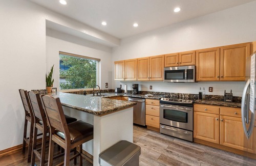 Frisco House | Luxury Home-Walk to everything in Frisco. Hot tub, ski, fireplace 3BD, 3.5BA
