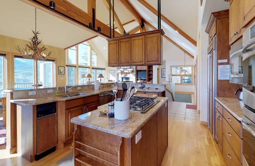 Hamilton Creek House | Luxury Home with Upscale Fixtures, WiFi, Private Hot Tub, & Mountain Views