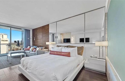 Las Vegas Apartment | Luxury Hotel Suite With Private Strip View Balcony