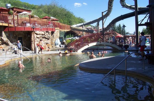 Downtown Steamboat Springs Condo | LUXURY IN DOWNTOWN, A/C, GARAGE, SKI LOCKER ON MTN, FREE BUS, 2 KING 1 QN BED