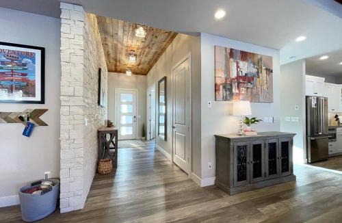 Kanab House | Luxury Kanab Utah Family Home with Amazing Views Pool Gym