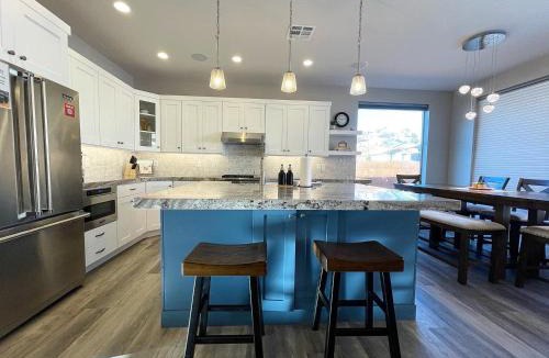 Kanab House | Luxury Kanab Utah Family Home with Amazing Views Pool Gym