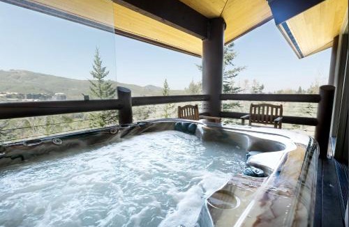 Deer Valley Hotel | Luxury King Room with Mountain View Hotel Room