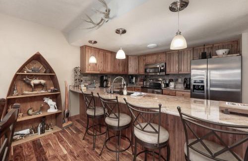 Grand Lake House | Luxury Lake Condo Walk to Downtown