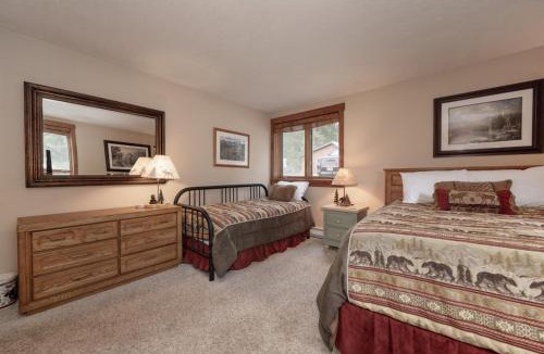 Grand Lake House | Luxury Lake Condo Walk to Downtown
