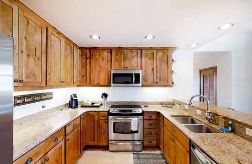 Frisco Condo | Luxury Lakefront Condo with Mountain Views, Jetted Tub, and Two Shared Hot Tubs