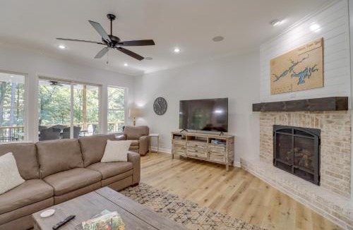 Edgemont House | Luxury Lakefront Retreat w/Deck & Patio!