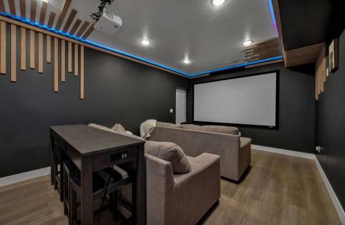 Fish Haven House | Luxury Lodge with Hot Tub, Theater and Pickleball Court