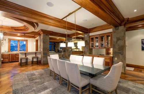 Mountain Village House | Luxury Lorian Lookout with plenty of amenities