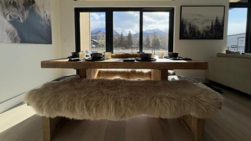 Silverthorne Apartment | Luxury modern, Central Ski, No stairs, EV!