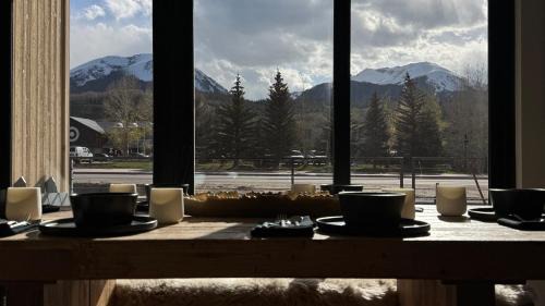 Silverthorne Apartment | Luxury modern, Central Ski, No stairs, EV!