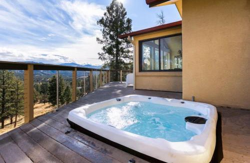 Florissant House | Luxury Mountain Getaway w Hot Tub & Deck