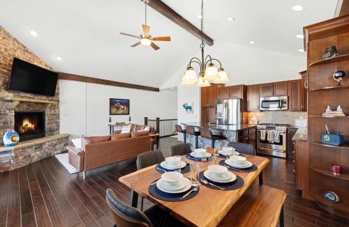 Estes Park House | Luxury Mountain Retreat, Hot Tub, Sauna, Views