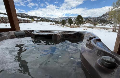 Estes Park House | Luxury Mountain Retreat, Hot Tub, Sauna, Views