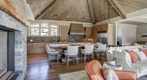 Vail Apartment | Luxury Mountain-Side Penthouse with Stunning Views
