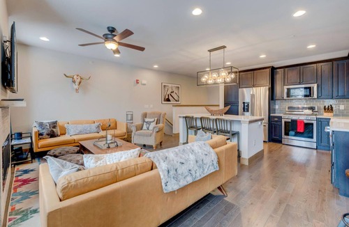 Rendezvous House | Luxury Mountain Villa 139 I Private Hot Tub I Great Views I Best Price I Discounted Attractions
