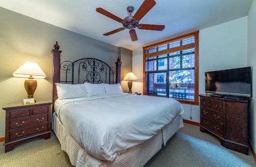 Mammoth Lakes House | Luxury Oasis Village Ski-in Ski-out