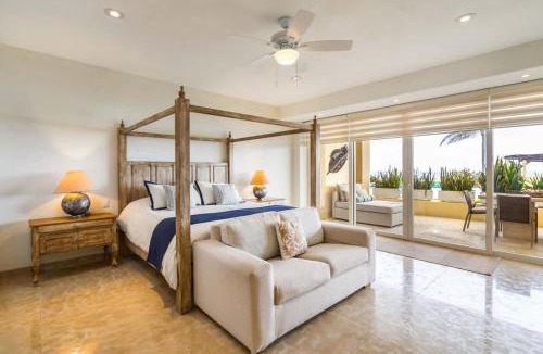 Emiliano Zapata House | Luxury Oceanfront Condo Infinity Pool
