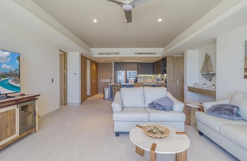 Bella Vista House | Luxury Oceanfront Condo with Stunning Views