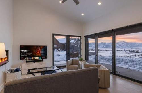 North Snyderville Basin House | Luxury Park City Cabin with Private Sauna and Mountain Views