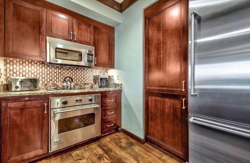 Truckee Apartment | Luxury Residence with Ritz Amenities at Constellation condo