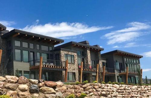 Eden House | Luxury Ridge Townhome Stunning Eden Valley Views