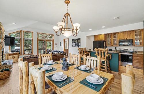 Estes Park House | Luxury Riverfront Retreat - Fishing - Wildlife