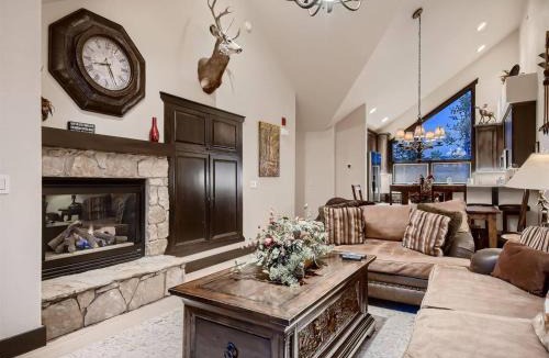 Four O'Clock Apartment | Luxury Ski In, Ski Out 3 Bedroom Townhome At The Snowflake Lift - Saddlewood Townhomes