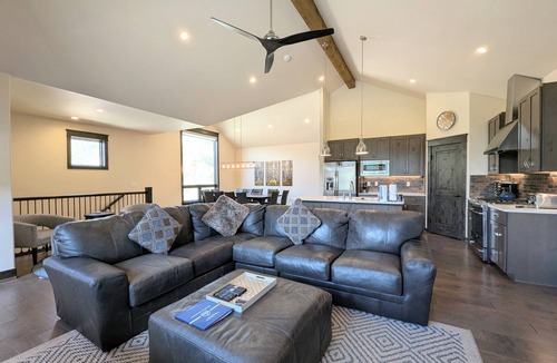 River Run House | Luxury Townhome w/Hot Tub|Private Garage