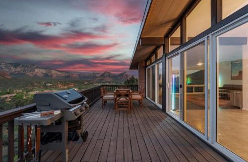 Uptown Sedona House | Luxury Uptown home with Views and Hot Tub