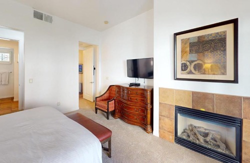La Quinta Apartment | LV022 Centrally Located Downstairs LV Studio