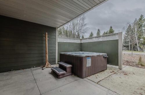 Columbia Falls House | Magnificent 7 Home for 19