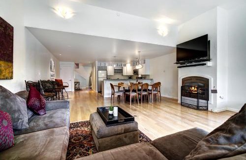 Historic District House | Mainridge C by Ski Country Resorts