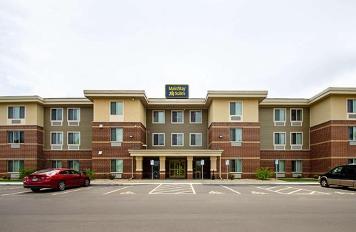 Madison Hotel | MainStay Suites Madison - Monona