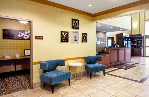 Madison Hotel | MainStay Suites Madison - Monona