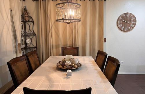 North Las Vegas House | Major Vacation Jacuzzi 3 bed 2 bath slingshot!