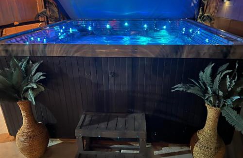 North Las Vegas House | Major Vacation Jacuzzi 3 bed 2 bath slingshot!