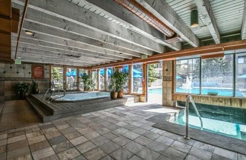Lakeside Village House | Mall 1423 by SummitCove Lodging