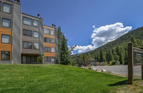 Lakeside Village House | Mall 1423 by SummitCove Lodging