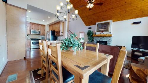 Mammoth Lakes Apartment | Mammoth Gateway Village #7 condo