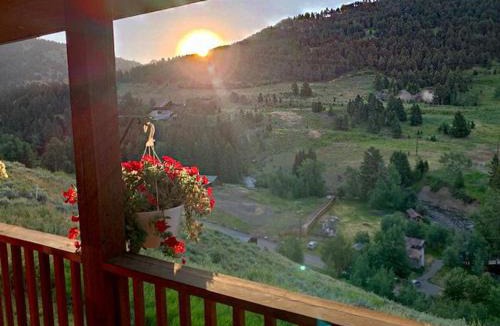 Jardine House | Mammoth Overlook Of Yellowstone