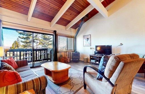 Mammoth Lakes Apartment | Mammoth Point #106 condo