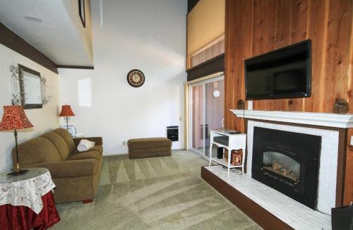 Mammoth Lakes House | Mammoth Ski Racquet Club 120 - Pet Friendly