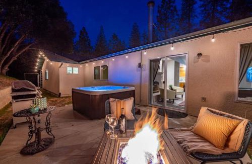 Oakhurst House | Manic Mountain Forest Cabin 3 miles from Bass Lake