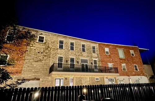 Bellevue House | Mansion on the Mississippi River-7 Bedrooms&Baths