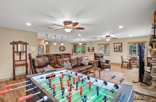 Mariposa House | Manzanita Hill-35 miles to Yosemite, 10 miles to Mariposa with 8 person spa