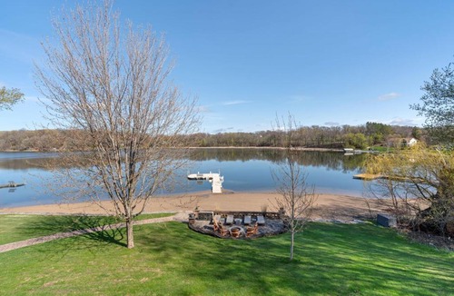 Buffalo Villa | Maple Lake Chalet
