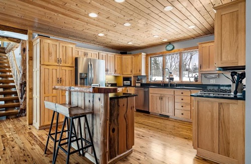 Buffalo Villa | Maple Lake Chalet
