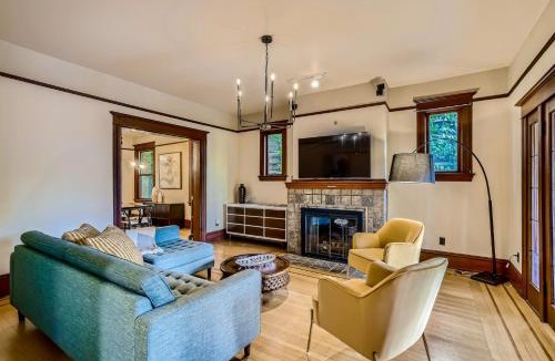 Broadway House | @ Marbella Lane - Charming Capitol Hill 4BR